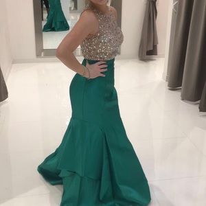 Emerald green prom dress